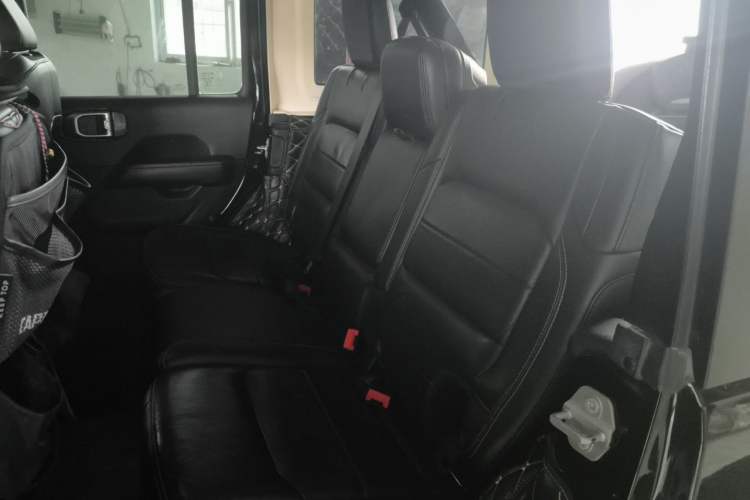Used Jeep Wrangler 2018 2.0T Sahara Four-Door Edition Left Rear Seat