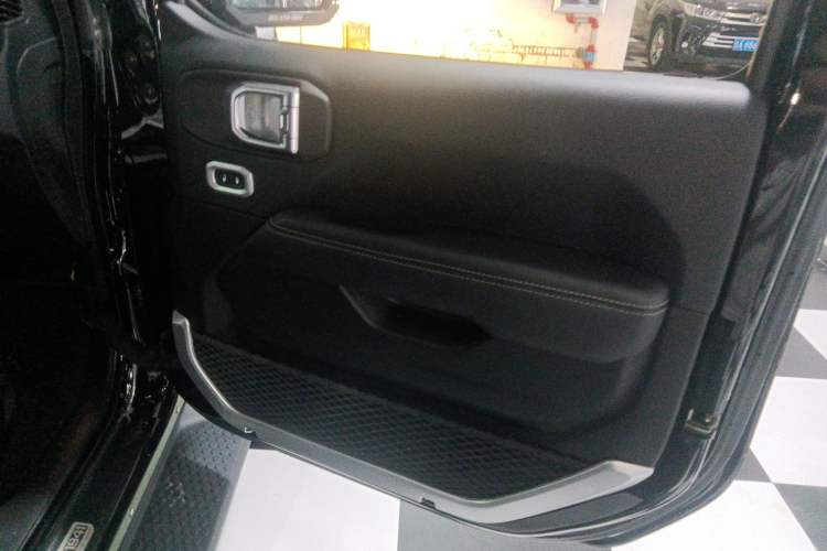 Used Jeep Wrangler 2018 2.0T Sahara Four-Door Edition Right Front Door Interior