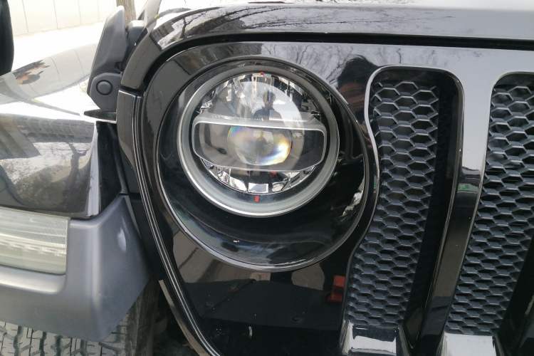 Used Jeep Wrangler 2018 2.0T Sahara Four-Door Edition Right Front Headlight