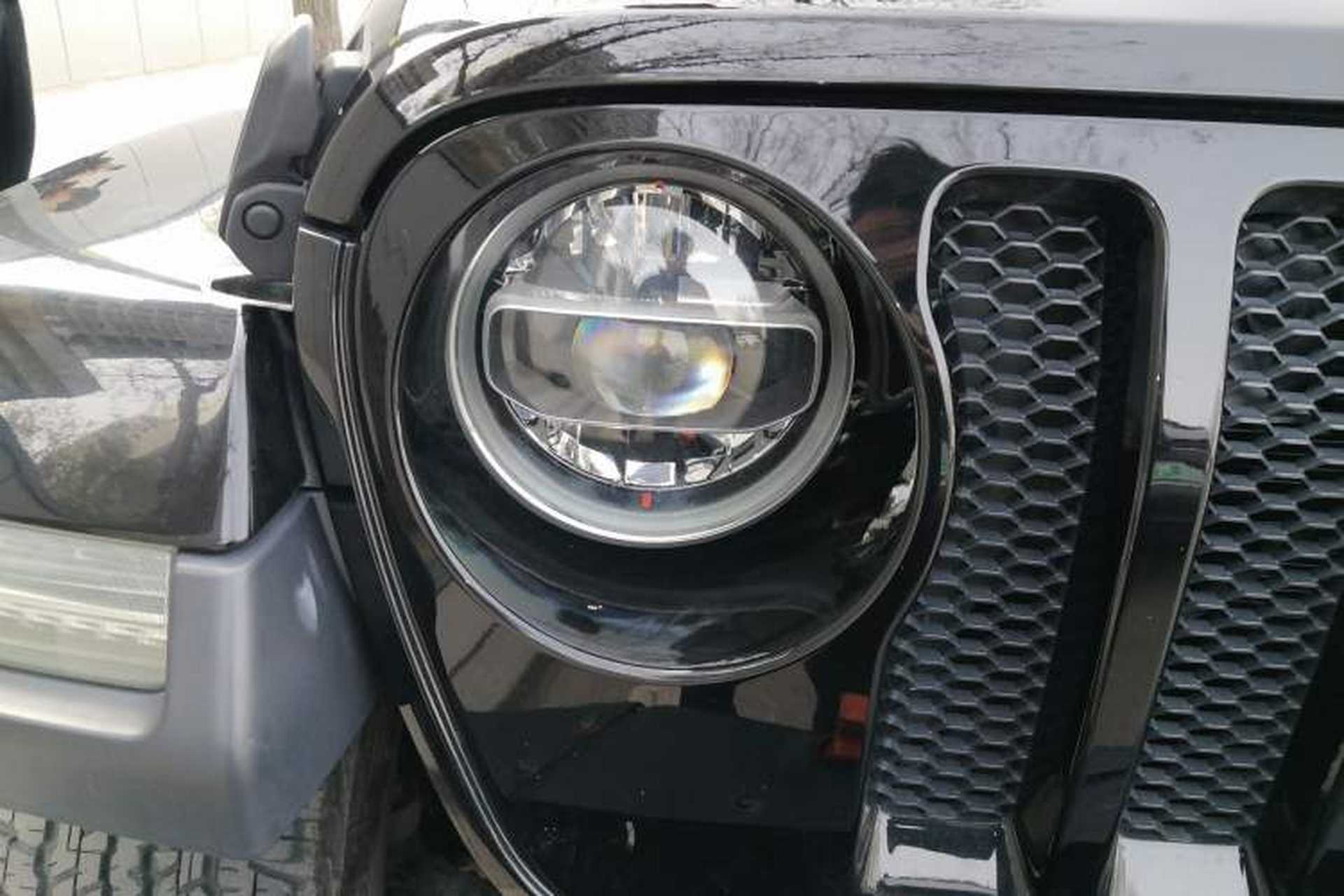 Used Jeep Wrangler 2018 2.0T Sahara Four-Door Edition Right Front Headlight