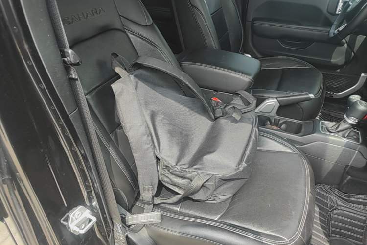 Used Jeep Wrangler 2018 2.0T Sahara Four-Door Edition Right Front Seat