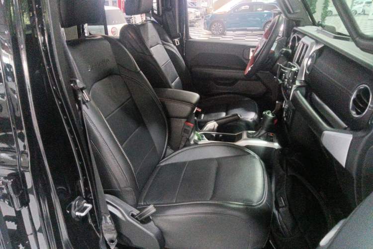 Used Jeep Wrangler 2018 2.0T Sahara Four-Door Edition Right Front Seat