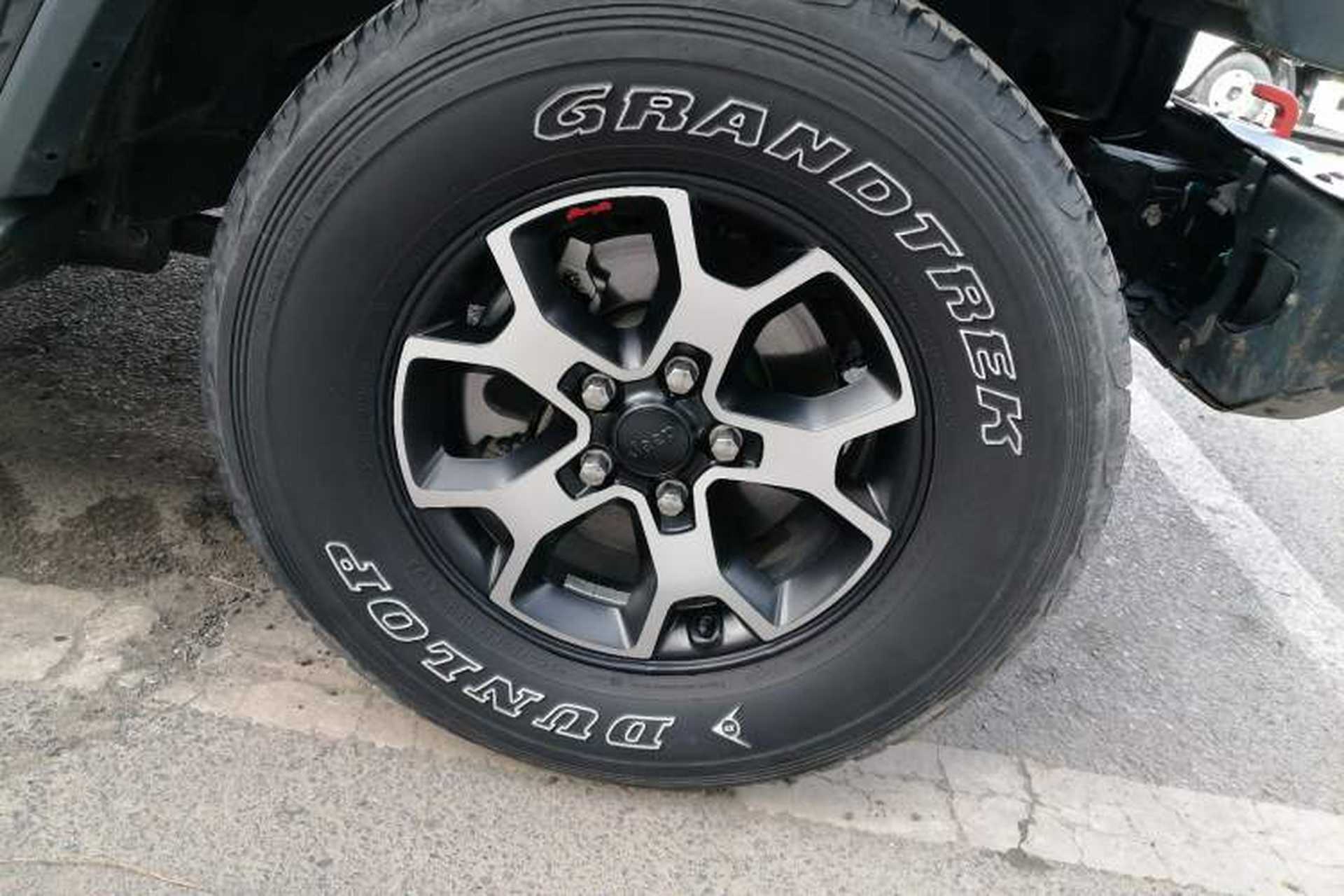 Used Jeep Wrangler 2018 2.0T Sahara Four-Door Edition Right Front Wheel Hub