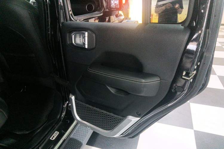 Used Jeep Wrangler 2018 2.0T Sahara Four-Door Edition Right Rear Door Interior