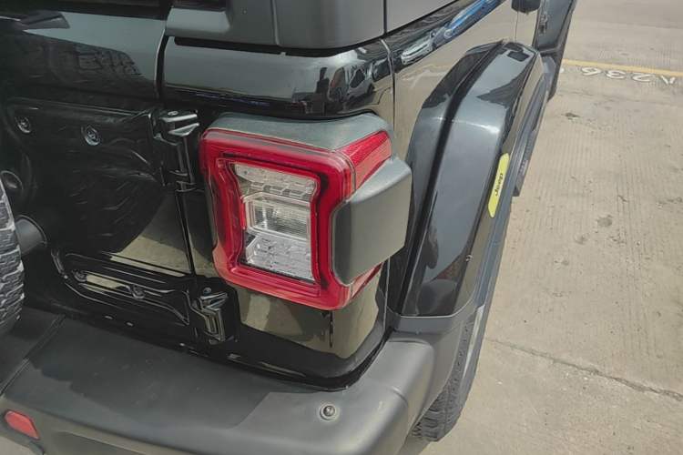 Used Jeep Wrangler 2018 2.0T Sahara Four-Door Edition Right Rear Taillight