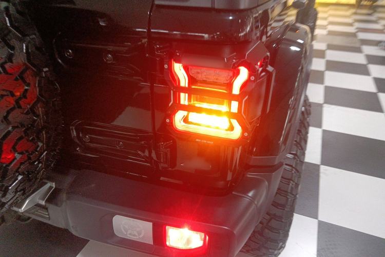 Used Jeep Wrangler 2018 2.0T Sahara Four-Door Edition Right Rear Taillight
