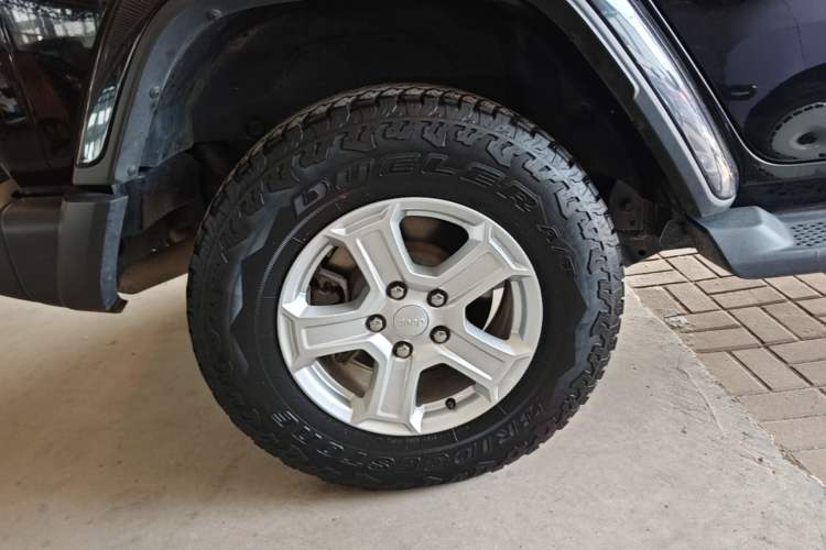 Used Jeep Wrangler 2018 2.0T Sahara Four-Door Edition Right Rear Wheel Hub