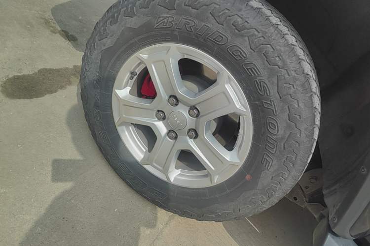 Used Jeep Wrangler 2018 2.0T Sahara Four-Door Edition Right Rear Wheel Hub