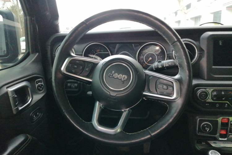Used Jeep Wrangler 2018 2.0T Sahara Four-Door Edition Steering Wheel