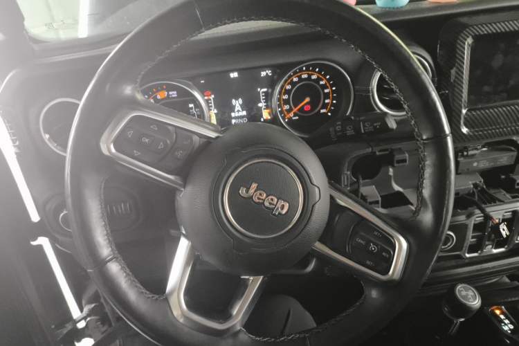Used Jeep Wrangler 2018 2.0T Sahara Four-Door Edition Steering Wheel