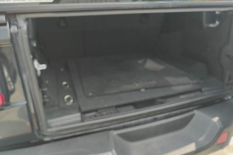 Used Jeep Wrangler 2018 2.0T Sahara Four-Door Edition Trunk