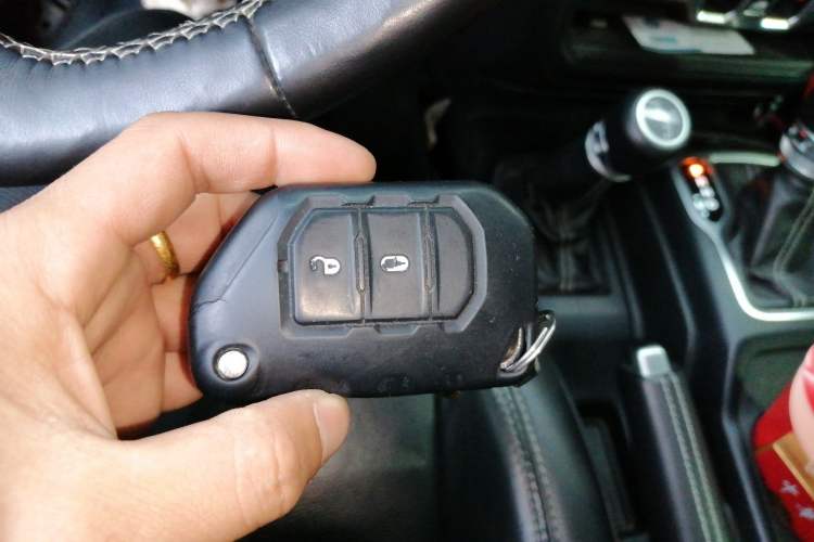 Used Jeep Wrangler 2018 2.0T Sahara Four-Door Edition Vehicle Key