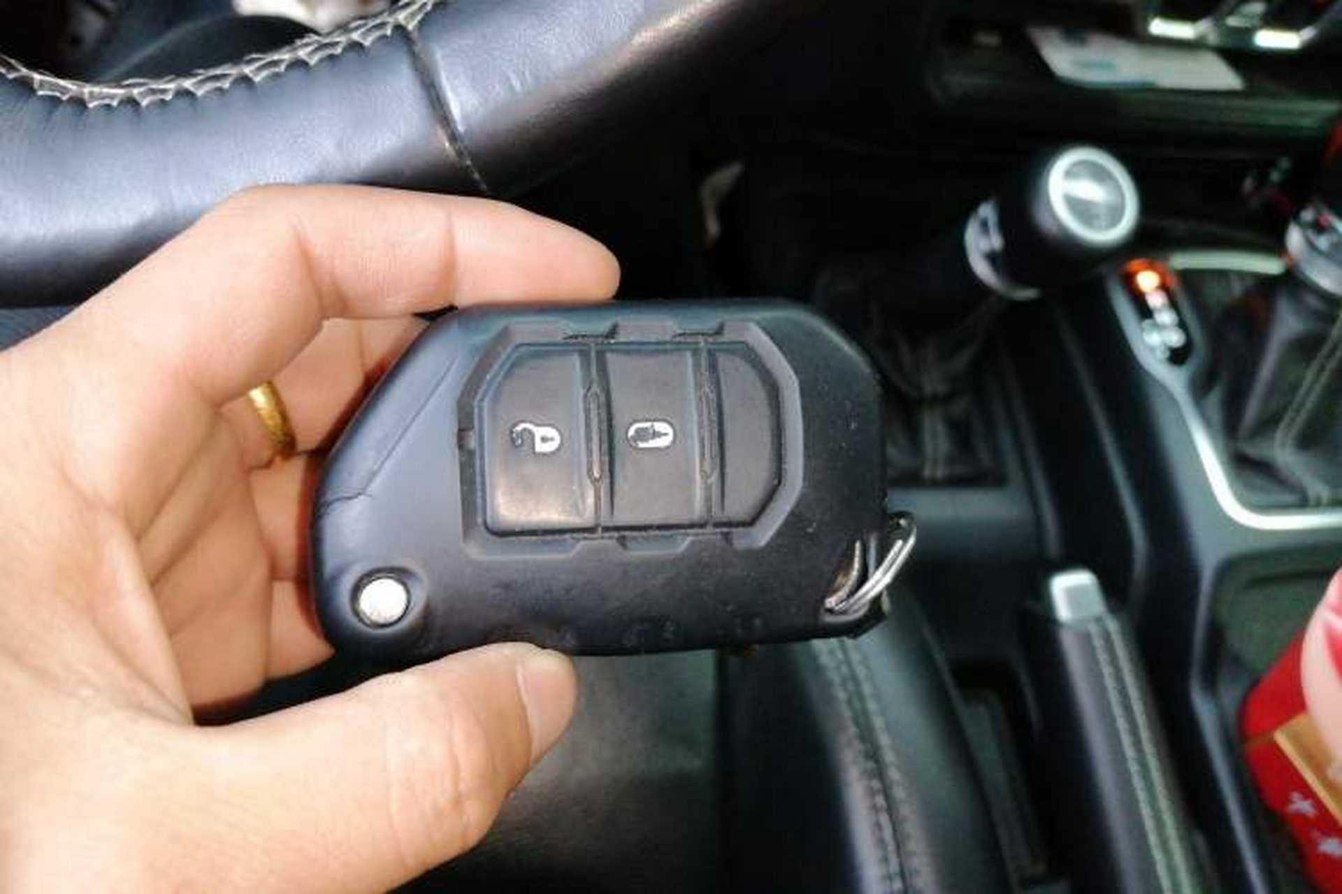 Used Jeep Wrangler 2018 2.0T Sahara Four-Door Edition Vehicle Key