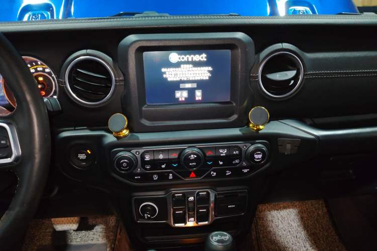 Used Jeep Wrangler 2018 2.0T Sahara Four-Door Edition Audio And AC Panel