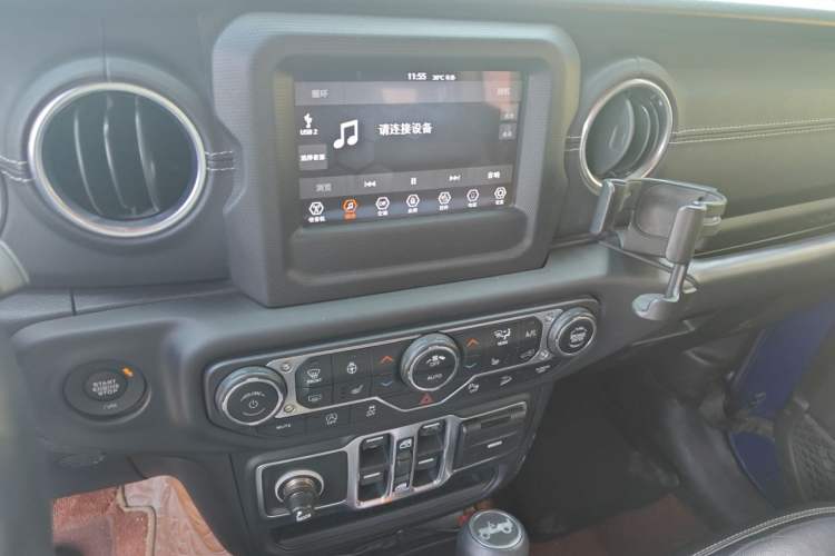 Used Jeep Wrangler 2018 2.0T Sahara Four-Door Edition Audio And AC Panel