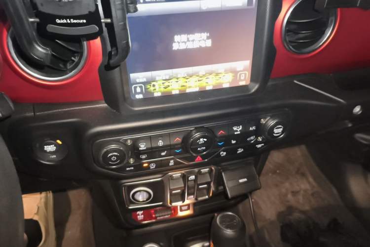 Used Jeep Wrangler 2018 2.0T Rubicon Four-Door Edition Audio And AC Panel