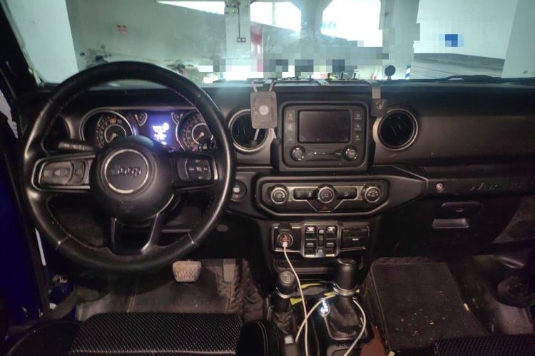 Used Jeep Wrangler 2018 2.0T Sahara Four-Door Edition Center Console