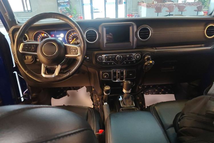 Used Jeep Wrangler 2018 2.0T Sahara Four-Door Edition Center Console