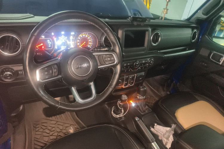 Used Jeep Wrangler 2018 2.0T Sahara Four-Door Edition Center Console