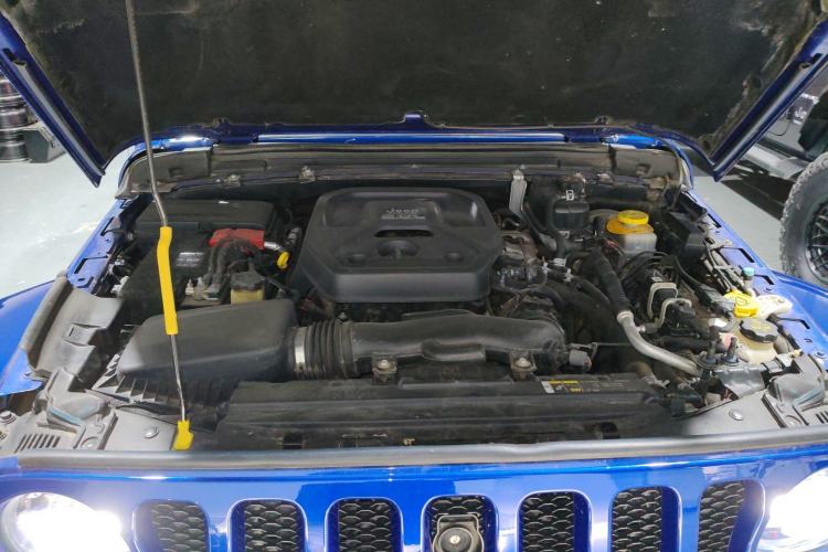 Used Jeep Wrangler 2018 2.0T Sahara Four-Door Edition Engine Bay