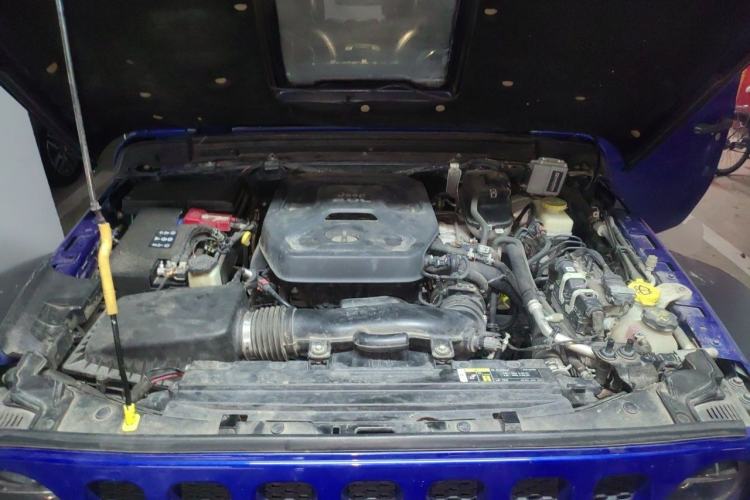 Used Jeep Wrangler 2018 2.0T Sahara Four-Door Edition Engine Bay