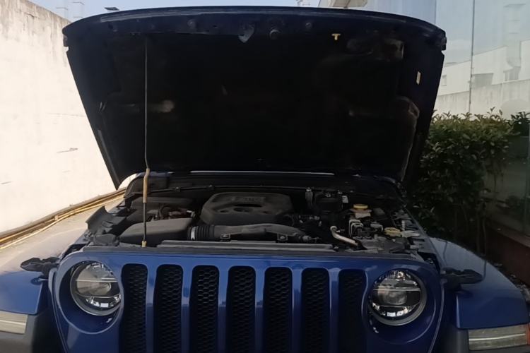 Used Jeep Wrangler 2018 2.0T Sahara Four-Door Edition Engine Bay