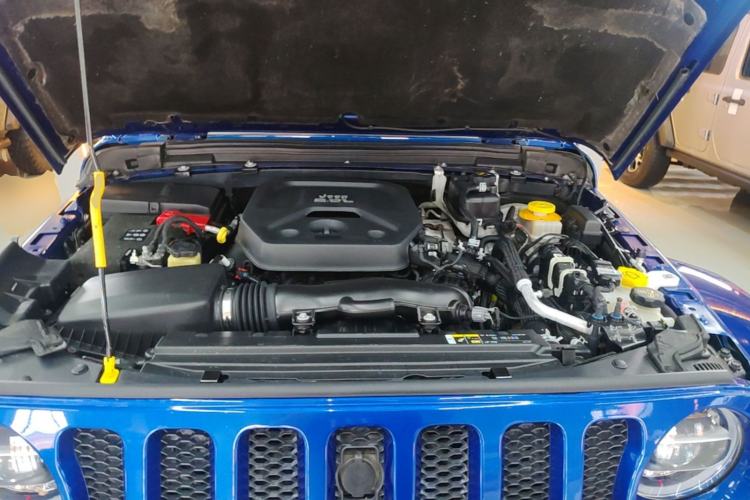 Used Jeep Wrangler 2018 2.0T Sahara Four-Door Edition Engine Bay