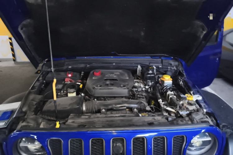 Used Jeep Wrangler 2018 2.0T Rubicon Four-Door Edition Engine Bay