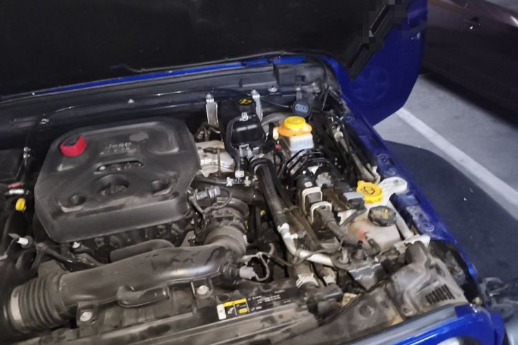 Used Jeep Wrangler 2018 2.0T Rubicon Four-Door Edition Engine Bay Left