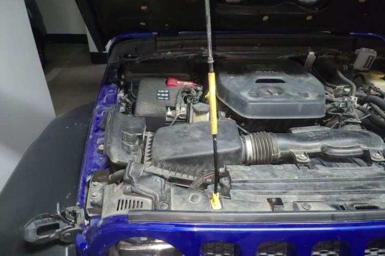 Used Jeep Wrangler 2018 2.0T Sahara Four-Door Edition Engine Bay Right