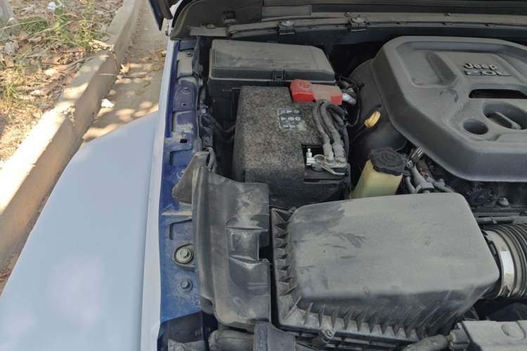 Used Jeep Wrangler 2018 2.0T Sahara Four-Door Edition Engine Bay Right