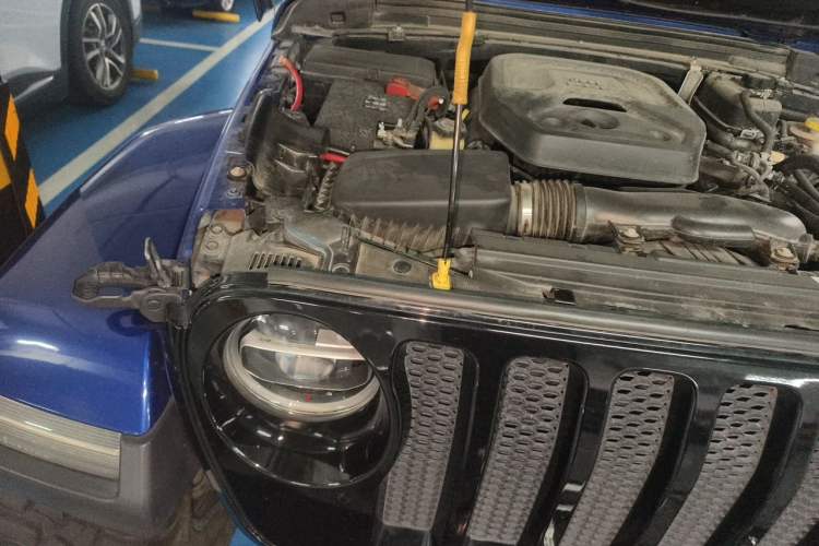 Used Jeep Wrangler 2018 2.0T Sahara Four-Door Edition Engine Bay Right