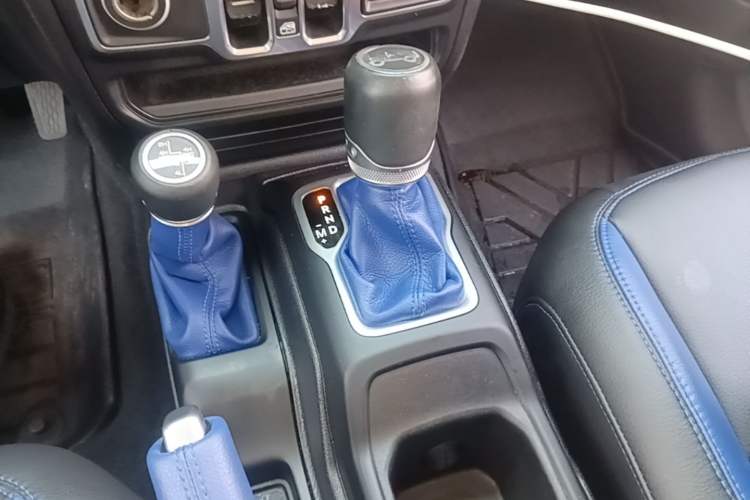 Used Jeep Wrangler 2018 2.0T Sahara Four-Door Edition Gear Lever