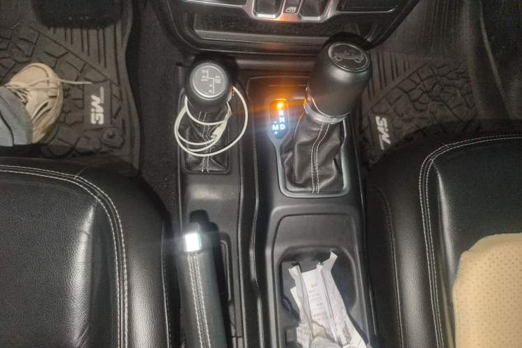 Used Jeep Wrangler 2018 2.0T Sahara Four-Door Edition Gear Lever