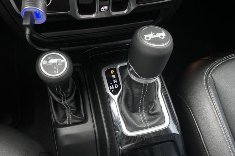 Used Jeep Wrangler 2018 2.0T Sahara Four-Door Edition Interior 10