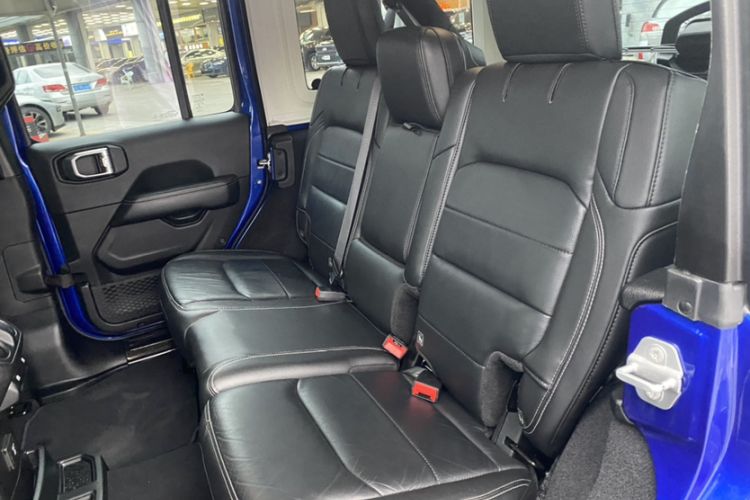 Used Jeep Wrangler 2018 2.0T Sahara Four-Door Edition Interior 2