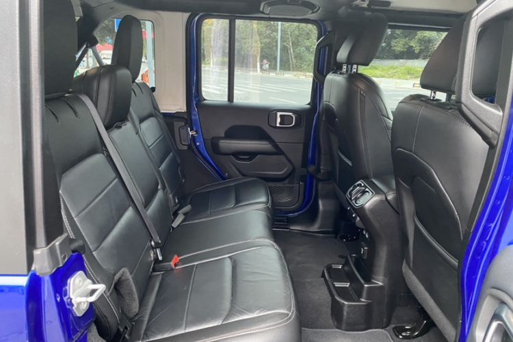 Used Jeep Wrangler 2018 2.0T Sahara Four-Door Edition Interior 3