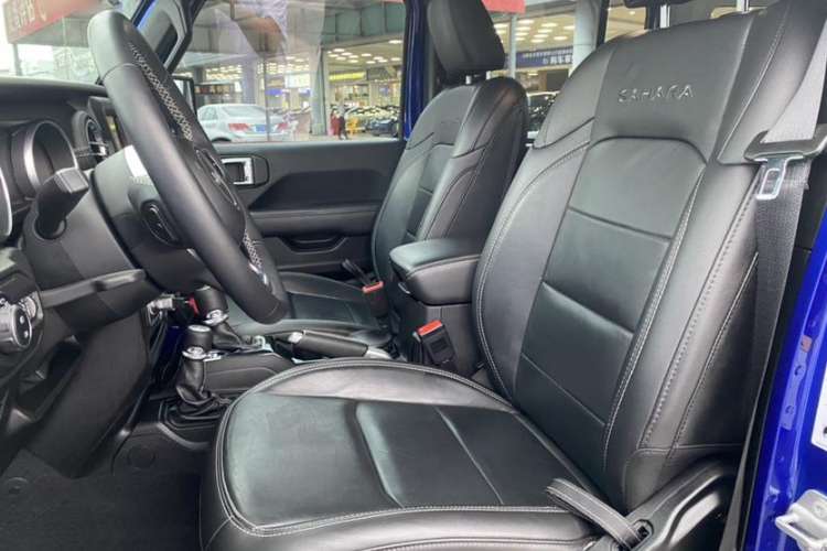 Used Jeep Wrangler 2018 2.0T Sahara Four-Door Edition Interior 4