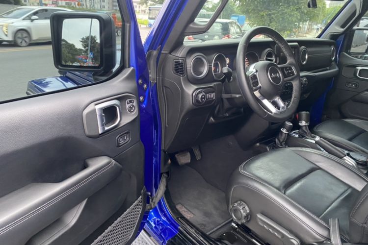 Used Jeep Wrangler 2018 2.0T Sahara Four-Door Edition Interior 5