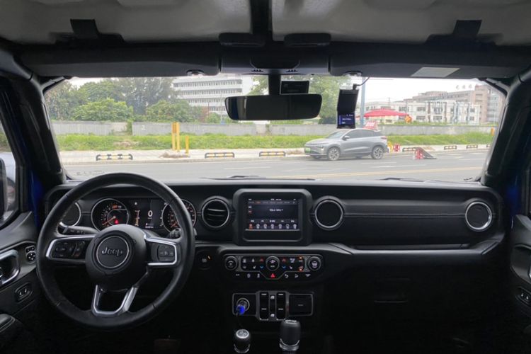 Used Jeep Wrangler 2018 2.0T Sahara Four-Door Edition Interior 6