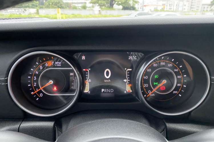 Used Jeep Wrangler 2018 2.0T Sahara Four-Door Edition Interior 9