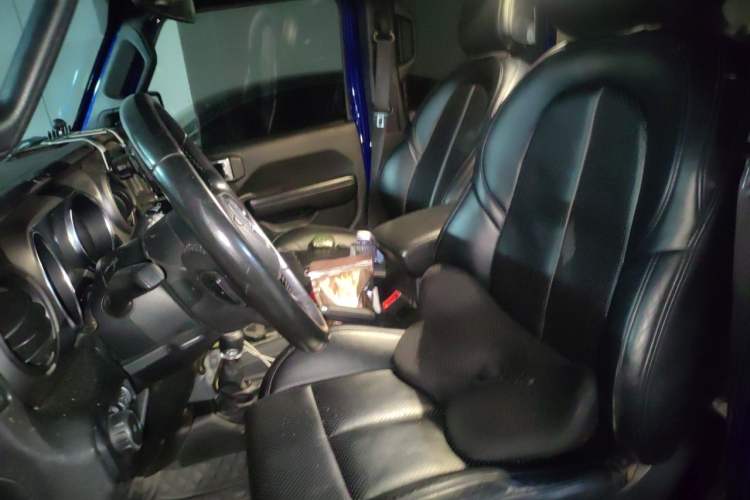 Used Jeep Wrangler 2018 2.0T Sahara Four-Door Edition Left Front Seat