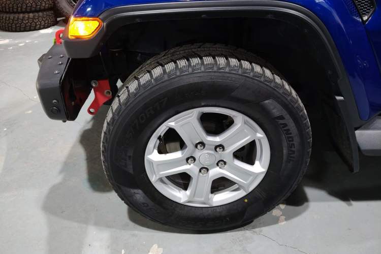 Used Jeep Wrangler 2018 2.0T Sahara Four-Door Edition Left Front Wheel Hub