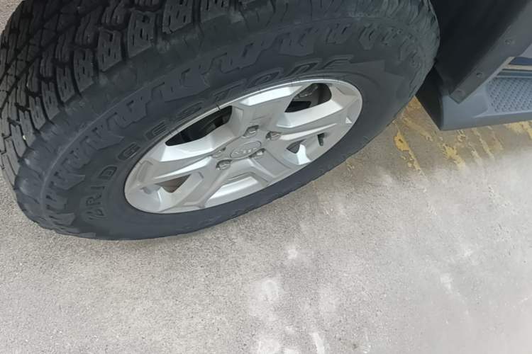 Used Jeep Wrangler 2018 2.0T Sahara Four-Door Edition Left Front Wheel Hub