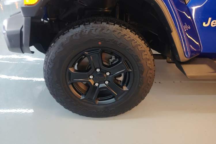 Used Jeep Wrangler 2018 2.0T Sahara Four-Door Edition Left Front Wheel Hub