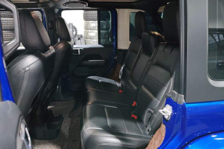 Used Jeep Wrangler 2018 2.0T Sahara Four-Door Edition Left Rear Seat