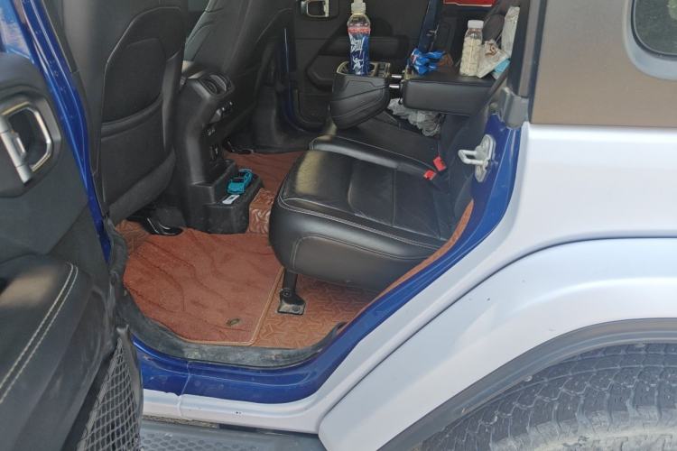 Used Jeep Wrangler 2018 2.0T Sahara Four-Door Edition Left Rear Seat