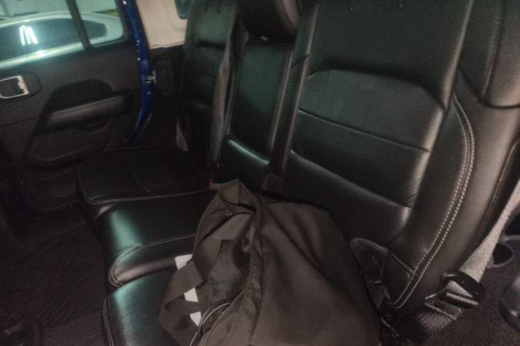 Used Jeep Wrangler 2018 2.0T Sahara Four-Door Edition Left Rear Seat