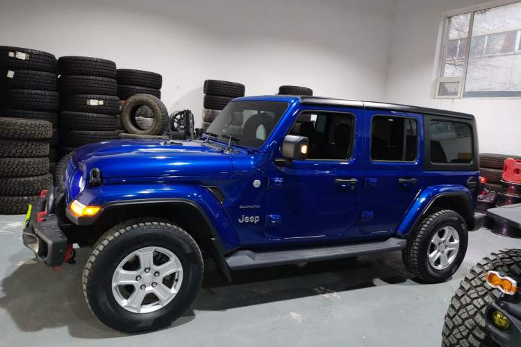 Used Jeep Wrangler 2018 2.0T Sahara Four-Door Edition Left Side