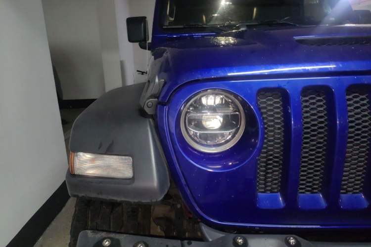 Used Jeep Wrangler 2018 2.0T Sahara Four-Door Edition Right Front Headlight